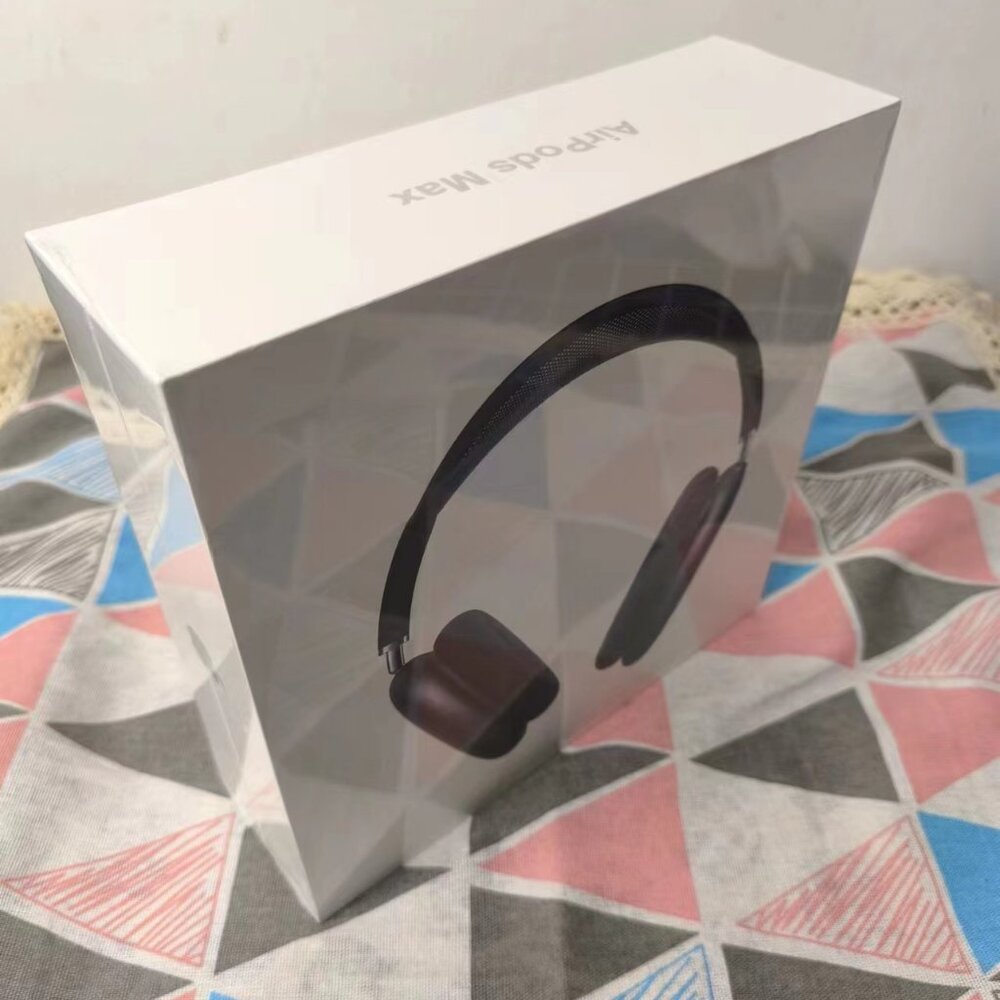 Apple AirPod Pro Max - Black with charger (original box) - Picture 2 of 4